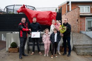 Vleugels eerste melkveebedrijf in Vlaanderen met acht Lely melkrobots
